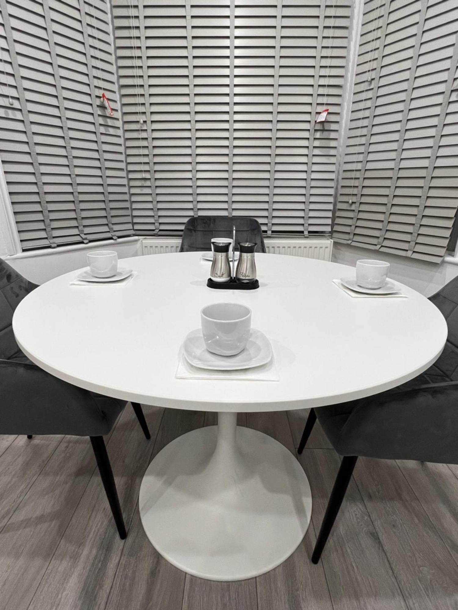 F4 Luxury Stays One Bed Apartment With Parking イルフォード エクステリア 写真