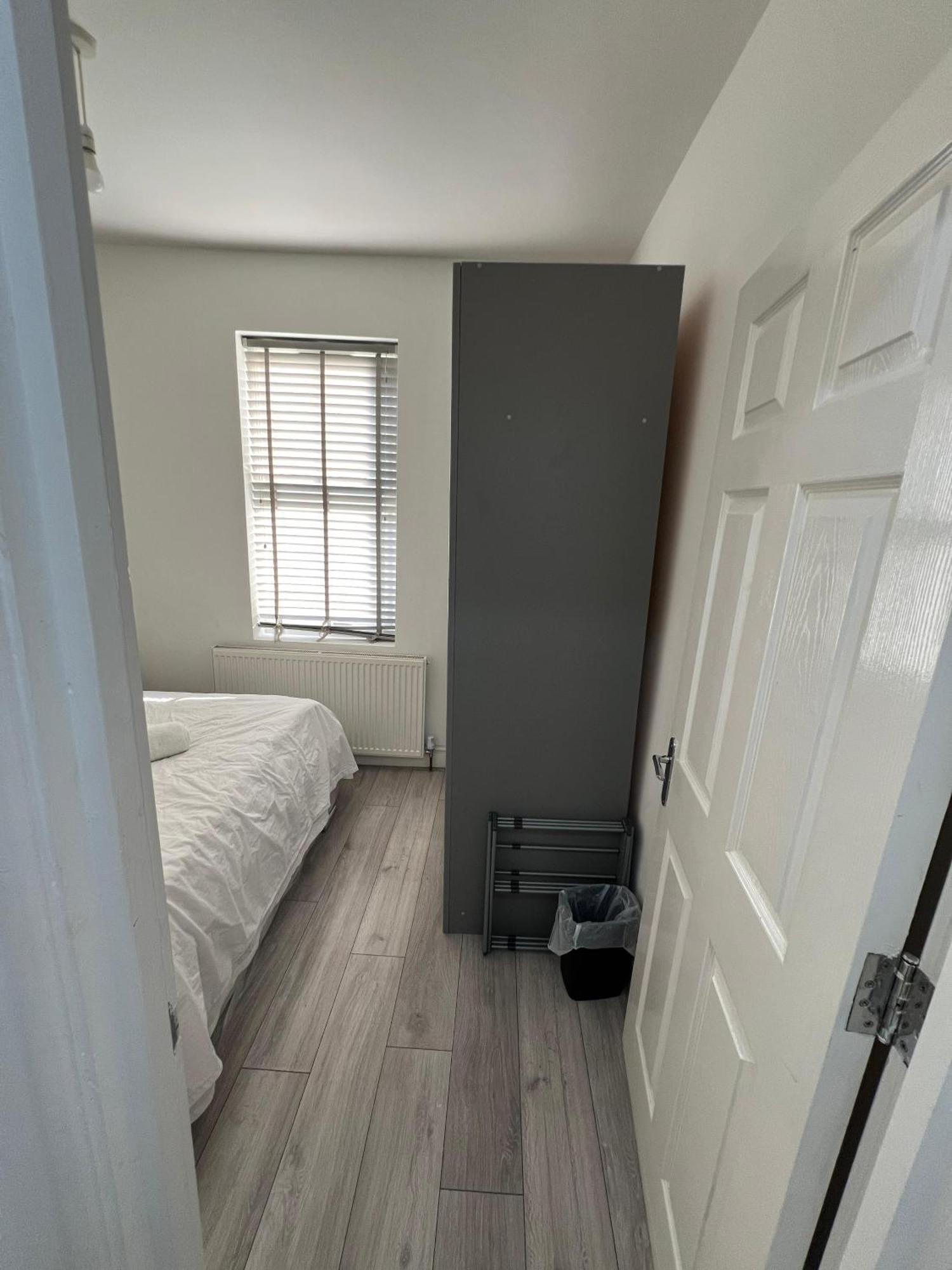 F4 Luxury Stays One Bed Apartment With Parking イルフォード エクステリア 写真
